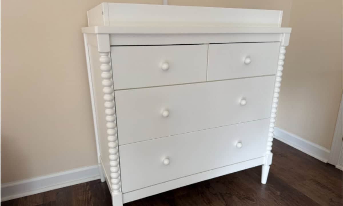 Saint 4-Drawer Dresser with Changing Top Review